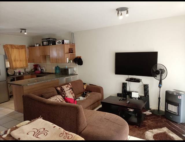 1 BEDROOM STUDIO APARTMENT FOR SALE IN TURFFONTEIN